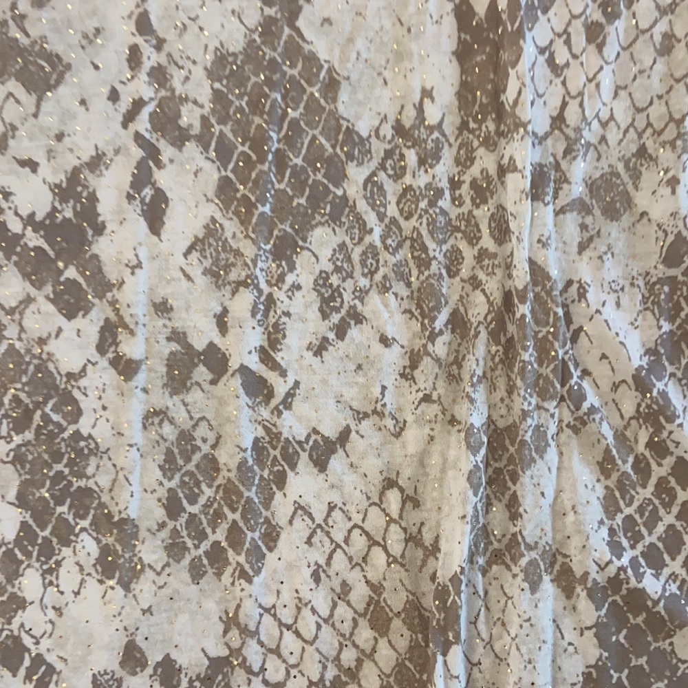 NWOT Express Top - Picture 2 of 4